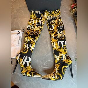 Versace Women's Black and Gold Patterned Jeggings